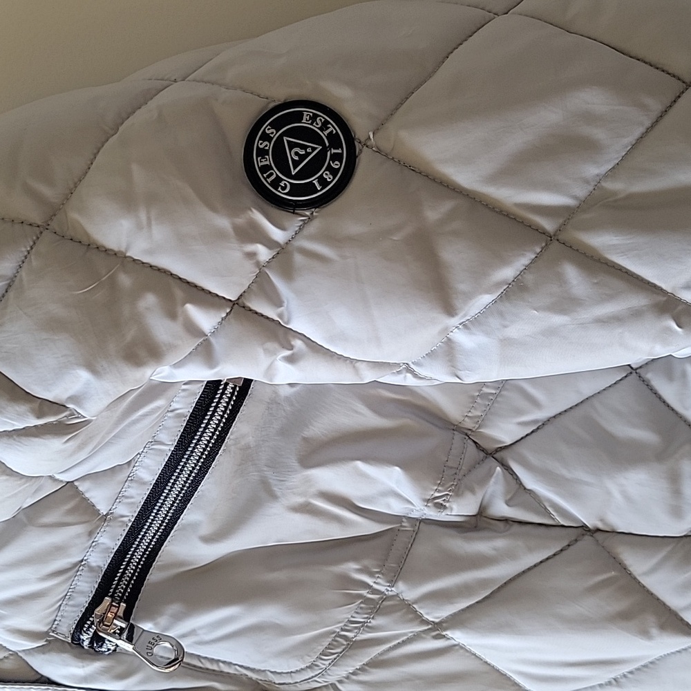 GUESS vintage quilted parka with removable faux fur hood - Picture 3 of 6